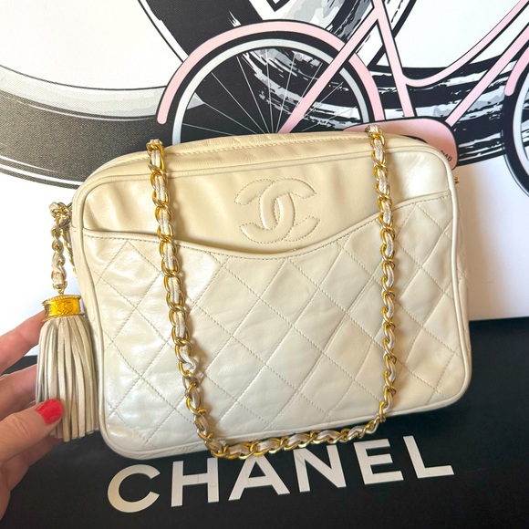 CHANEL Handbags - CHANEL Vintage Quilted Leather CC Logo Shoulder Bag